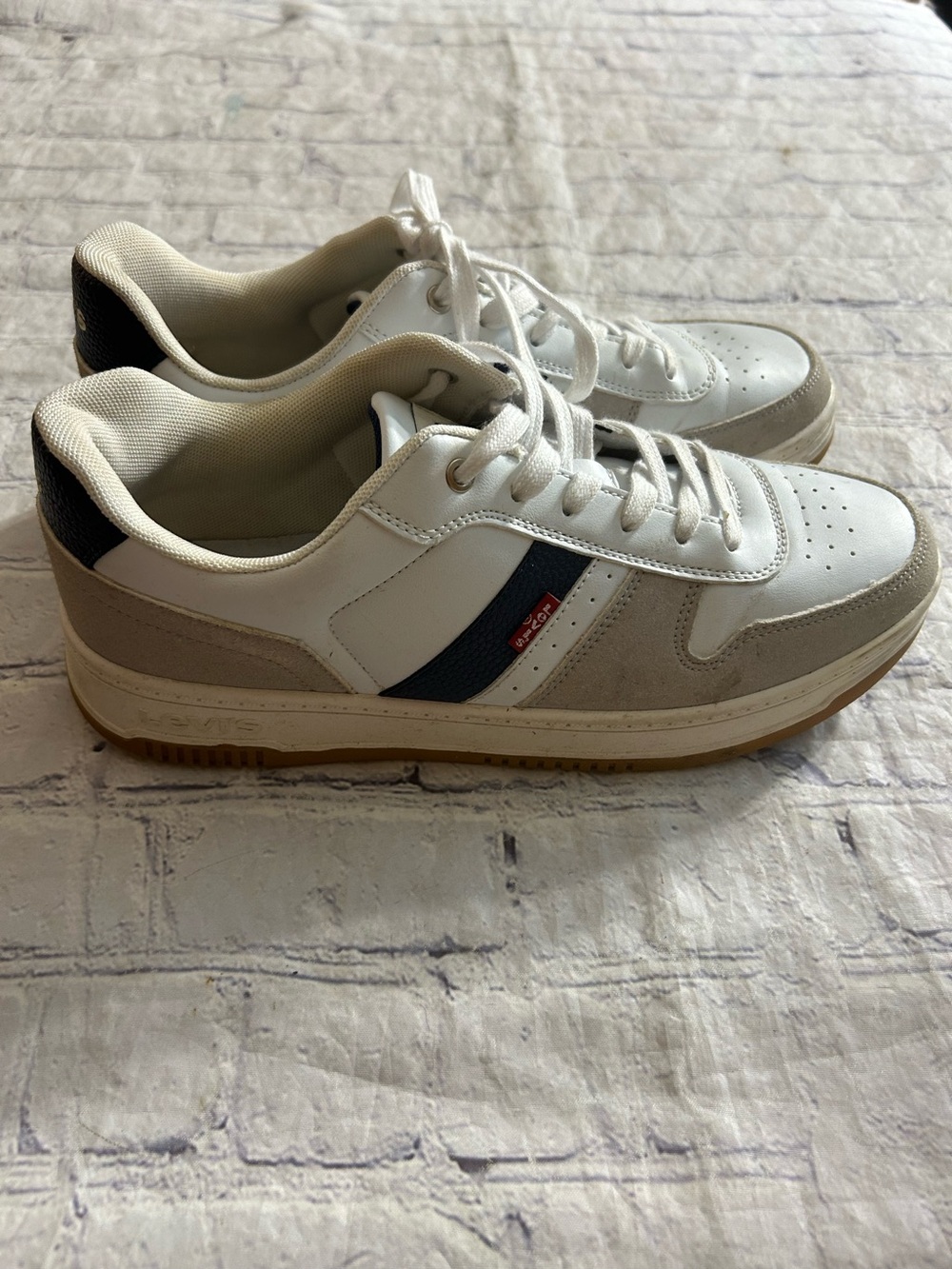 LEVI STRAUSS & CO. TWO HORSE BRAND WHITE LOW VEGAN LEATHER MENS SNEAKERS SIZE 9M